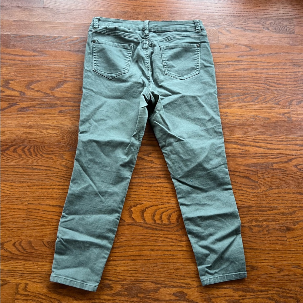 Women’s green skinny pants